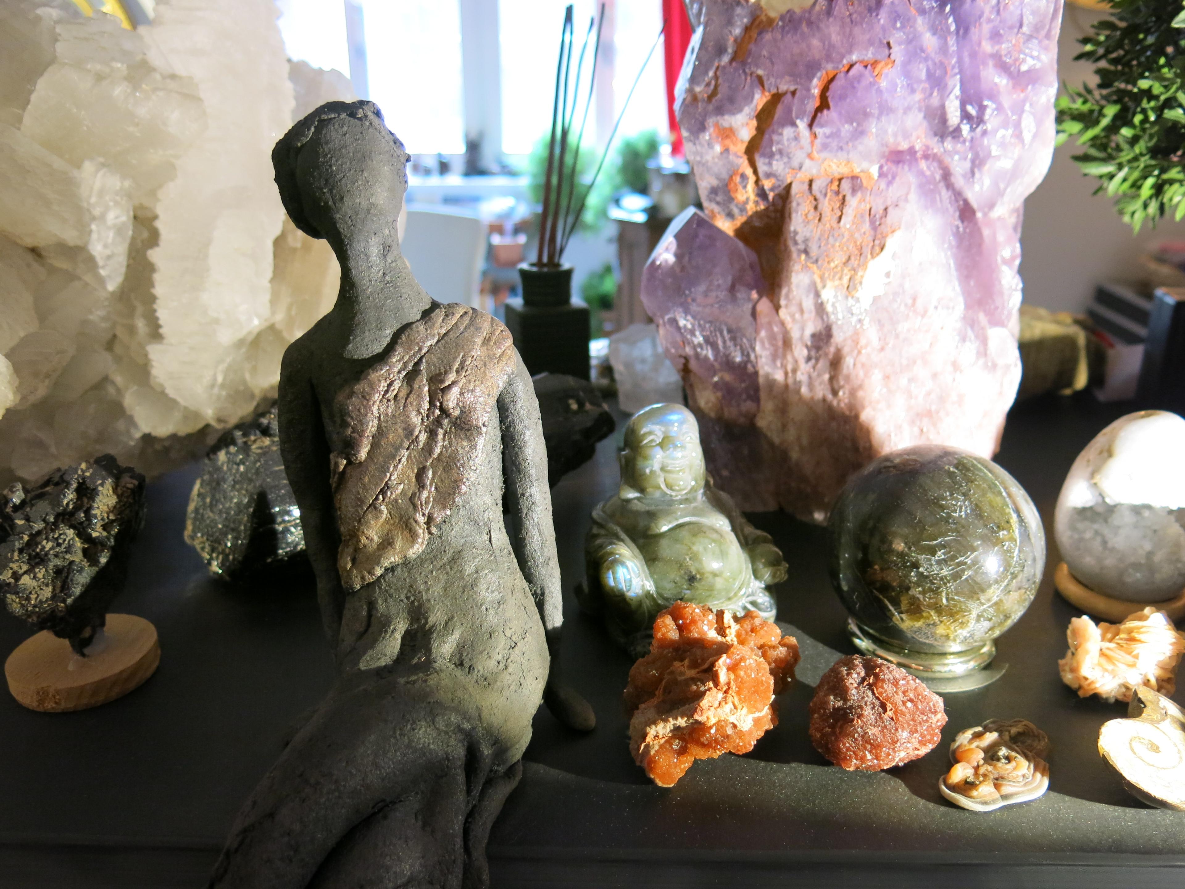 Amethyst, Mineralien und Edelsteine – Teil des Inventars